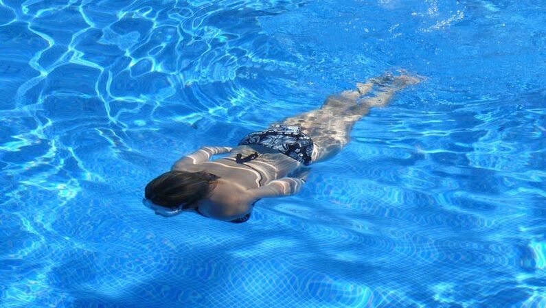 Swimming, like any other sport, is a good habit to lose weight. 